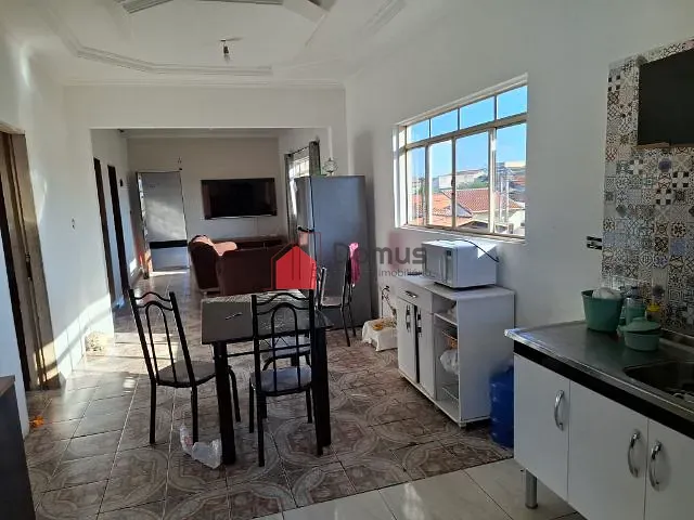 Sobrado com 250m² 3 quartos e 1 banheiro, à venda, no bairro Conjunto Residencial Araretama em Pindamonhangaba