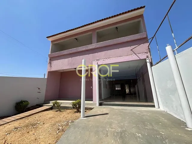 Sobrado com 240m², à venda ou para alugar, no bairro Centro em Formosa