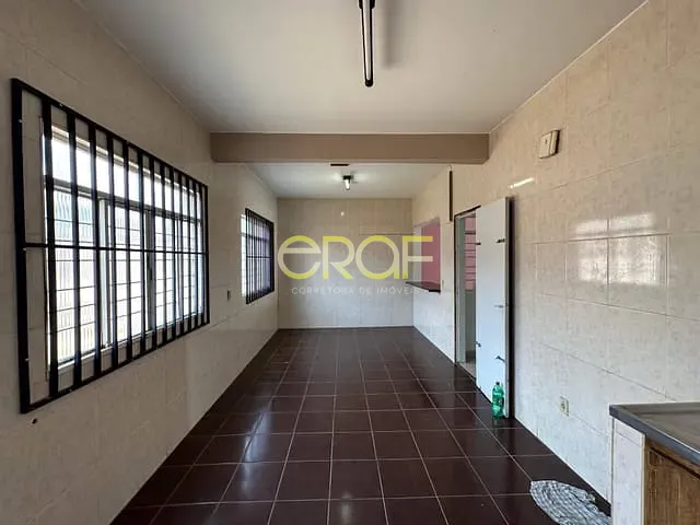 Sobrado com 240m², à venda ou para alugar, no bairro Centro em Formosa