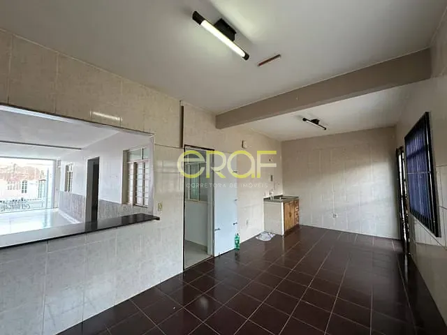 Sobrado com 240m², à venda ou para alugar, no bairro Centro em Formosa