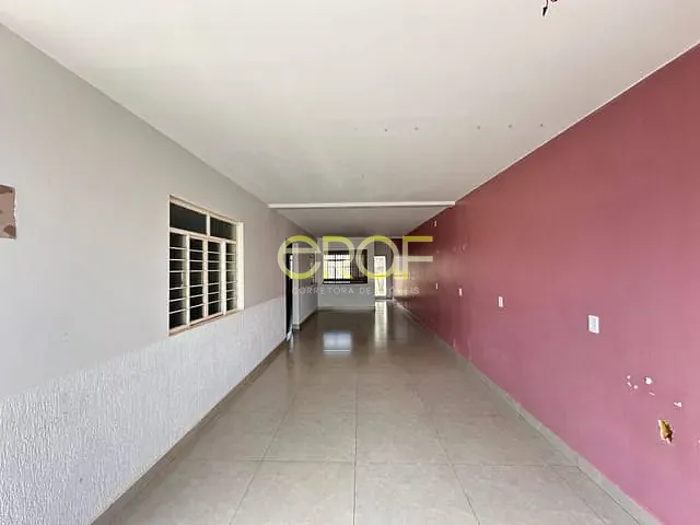 Sobrado com 240m², à venda ou para alugar, no bairro Centro em Formosa