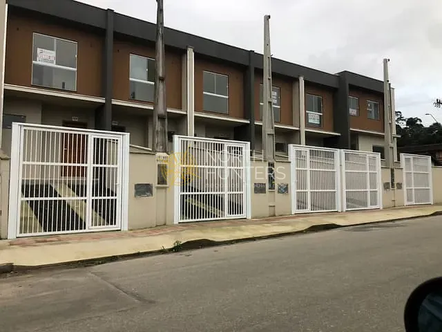 Sobrado com 89m² 2 quartos e 2 banheiros, à venda, no bairro Parque Guarani em Joinville