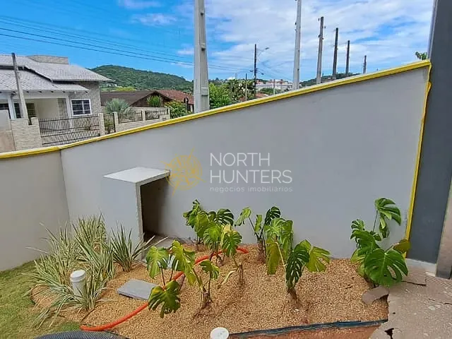 Sobrado com 89m² 2 quartos e 2 banheiros, à venda, no bairro Parque Guarani em Joinville