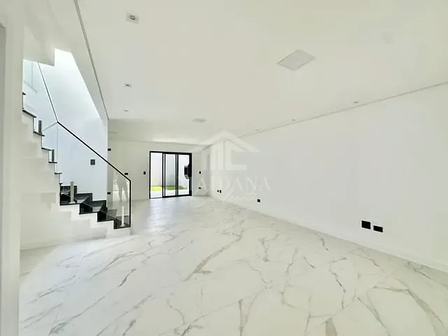 Sobrado com 177m² 3 quartos e 3 banheiros, à venda, no bairro Cruzeiro em São José dos Pinhais