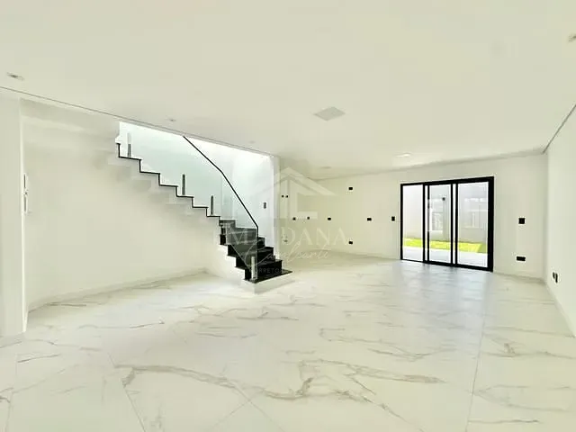 Sobrado com 177m² 3 quartos e 3 banheiros, à venda, no bairro Cruzeiro em São José dos Pinhais