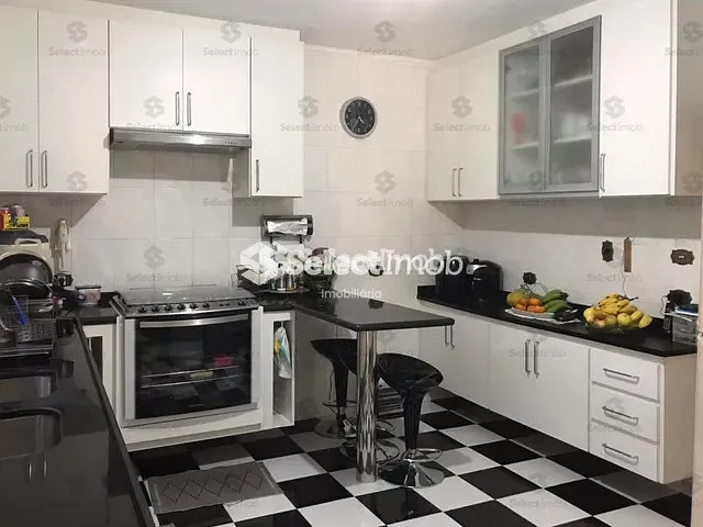 Sobrado com 310m² 4 quartos e 5 banheiros, à venda, no bairro Vila Nossa Senhora das Vitórias em Mauá