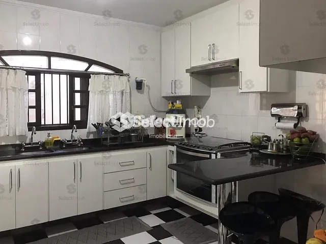 Sobrado com 310m² 4 quartos e 5 banheiros, à venda, no bairro Vila Nossa Senhora das Vitórias em Mauá