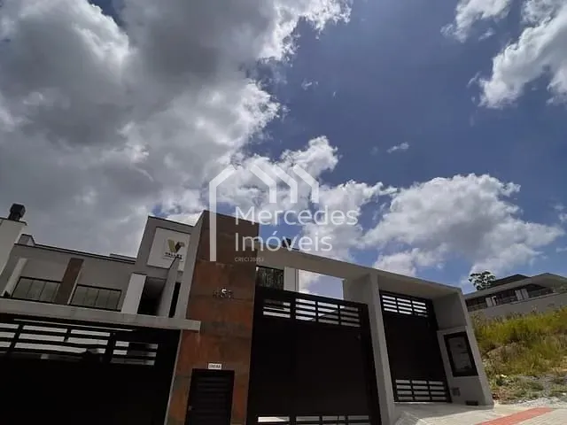 Sobrado com 115m² 3 quartos e 3 banheiros, à venda, no bairro Ressacada em Itajaí