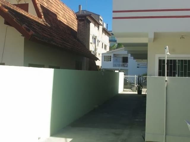 Sobrado com 75m² 3 quartos e 2 banheiros, para alugar, no bairro Ingleses do Rio Vermelho em Florianópolis