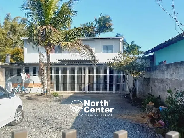 Sobrado com 275m² 4 quartos e 2 banheiros, à venda, no bairro Pinheiros em Balneário Barra do Sul