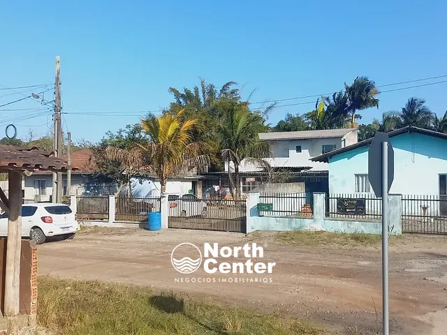 Sobrado com 275m² 4 quartos e 2 banheiros, à venda, no bairro Pinheiros em Balneário Barra do Sul
