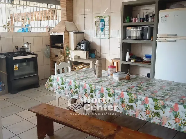 Sobrado com 275m² 4 quartos e 2 banheiros, à venda, no bairro Pinheiros em Balneário Barra do Sul