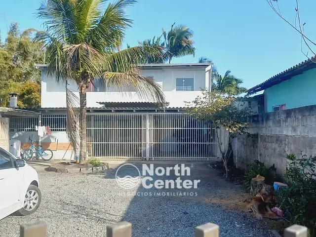 Sobrado com 275m² 4 quartos e 2 banheiros, à venda, no bairro Pinheiros em Balneário Barra do Sul