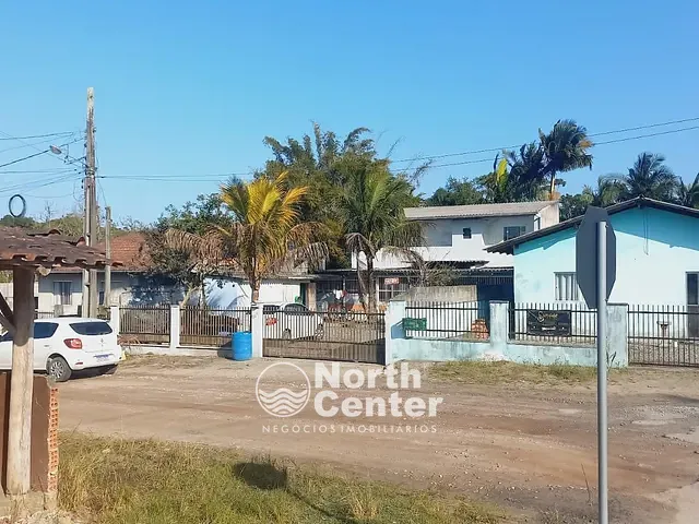 Sobrado com 275m² 4 quartos e 2 banheiros, à venda, no bairro Pinheiros em Balneário Barra do Sul
