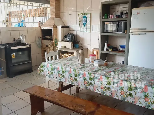 Sobrado com 275m² 4 quartos e 2 banheiros, à venda, no bairro Pinheiros em Balneário Barra do Sul