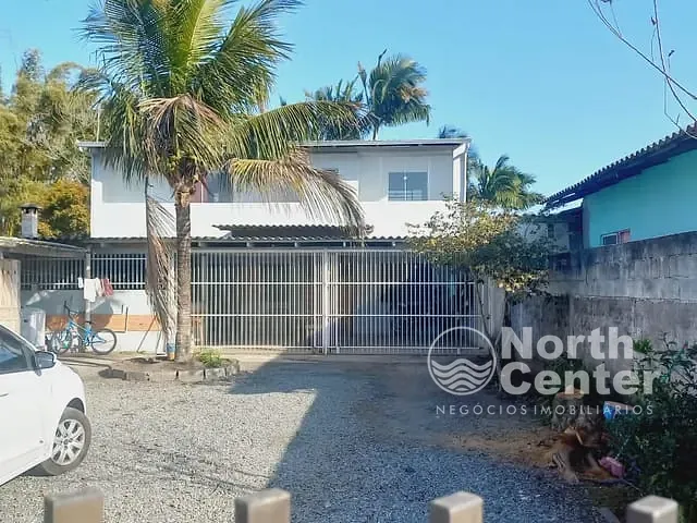 Sobrado com 275m² 4 quartos e 2 banheiros, à venda, no bairro Pinheiros em Balneário Barra do Sul