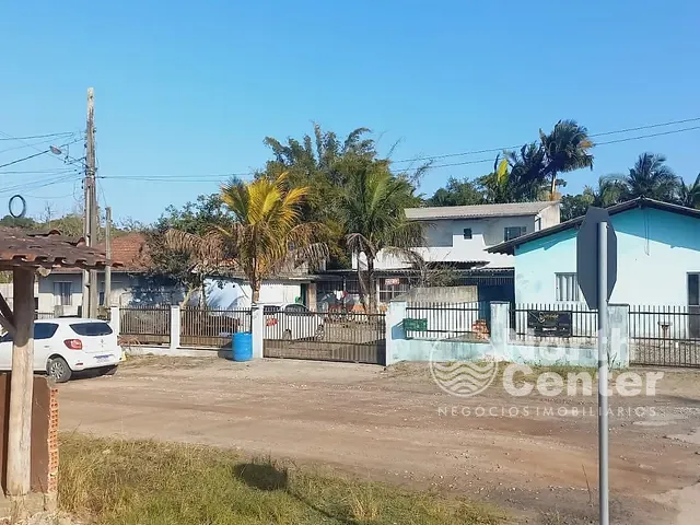 Sobrado com 275m² 4 quartos e 2 banheiros, à venda, no bairro Pinheiros em Balneário Barra do Sul