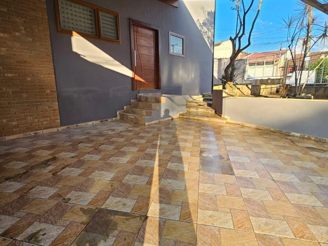 Sobrado com 230m² 4 quartos e 3 banheiros, à venda, no bairro Residencial Mombaça I em Pindamonhangaba