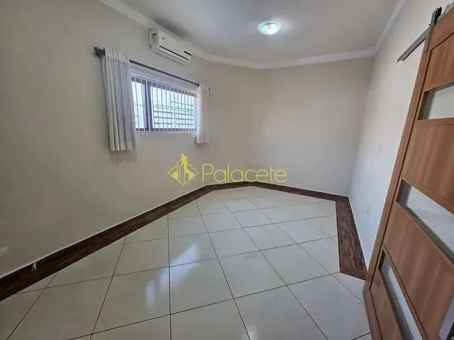 Sobrado com 230m² 4 quartos e 3 banheiros, à venda, no bairro Residencial Mombaça I em Pindamonhangaba