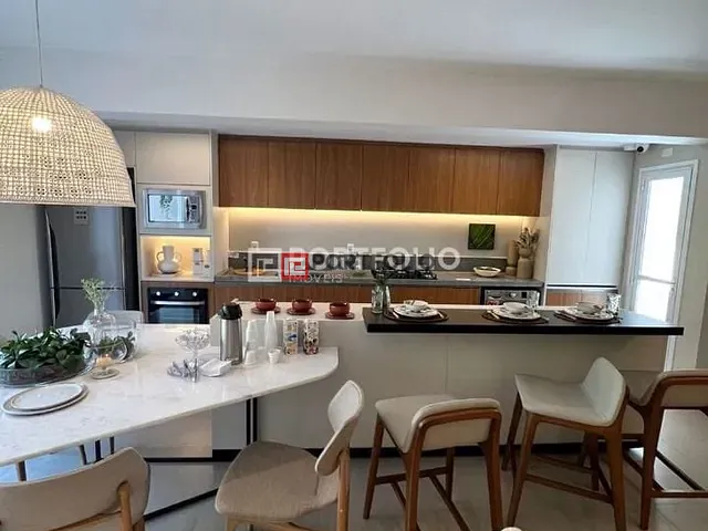 Sobrado com 256m² 4 quartos e 2 banheiros, à venda, no bairro Jardins Berlim em Senador Canedo