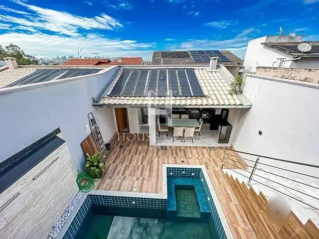 Sobrado com 210m² 3 quartos e 5 banheiros, à venda, no bairro Setor Gentil Meireles em Goiânia