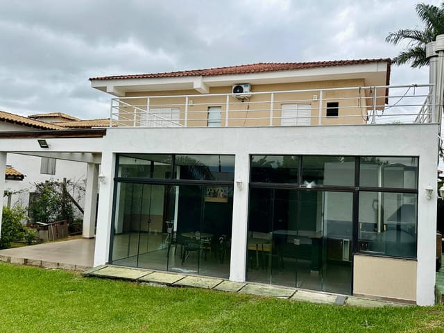 Sobrado com 787m² 5 quartos e 5 banheiros, à venda, no bairro Parque das Nações em Pindamonhangaba