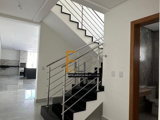 Sobrado com 213m² 3 quartos e 4 banheiros, à venda, no bairro Jardim Planalto em Goiânia