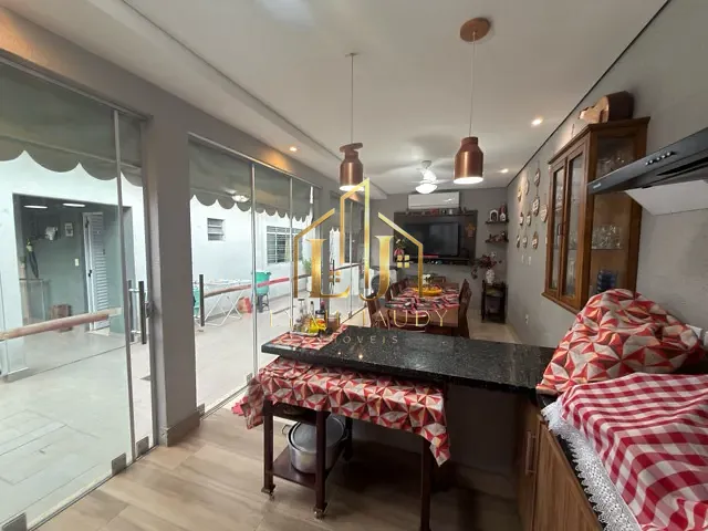 Sobrado com 349m² 5 quartos e 5 banheiros, à venda, no bairro Cidade Alta em Cuiabá