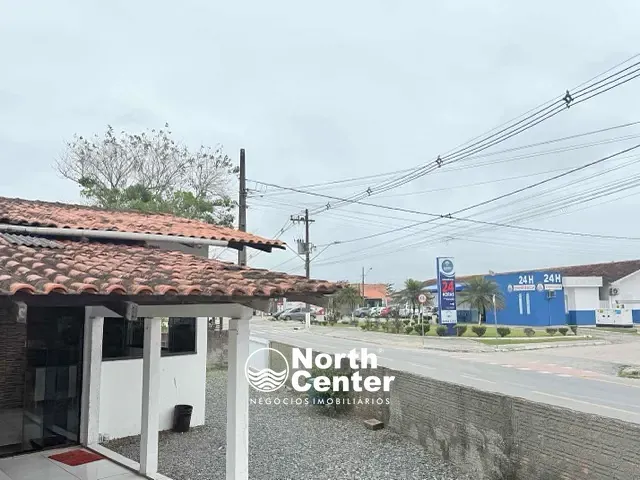 Sobrado com 357m² 3 quartos e 3 banheiros, à venda, no bairro Centro em Balneário Barra do Sul
