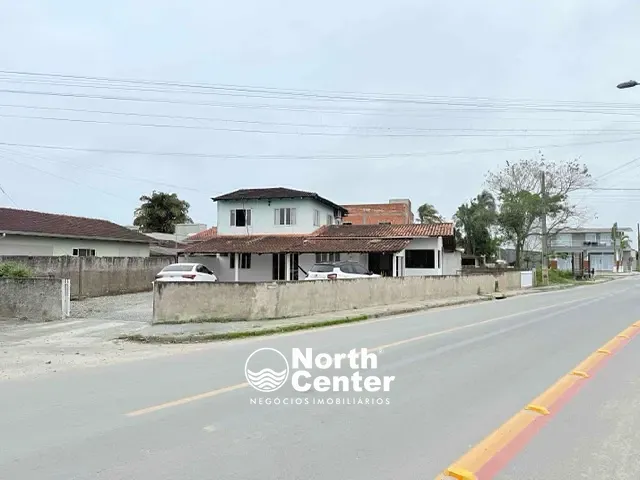 Sobrado com 357m² 3 quartos e 3 banheiros, à venda, no bairro Centro em Balneário Barra do Sul