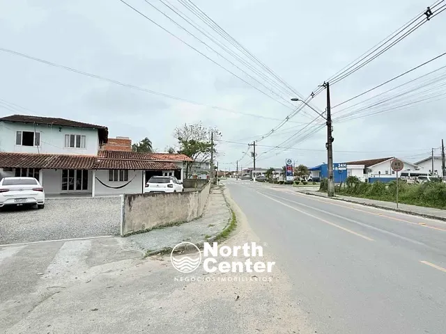 Sobrado com 357m² 3 quartos e 3 banheiros, à venda, no bairro Centro em Balneário Barra do Sul