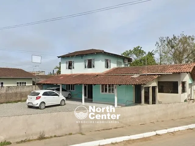 Sobrado com 357m² 3 quartos e 3 banheiros, à venda, no bairro Centro em Balneário Barra do Sul