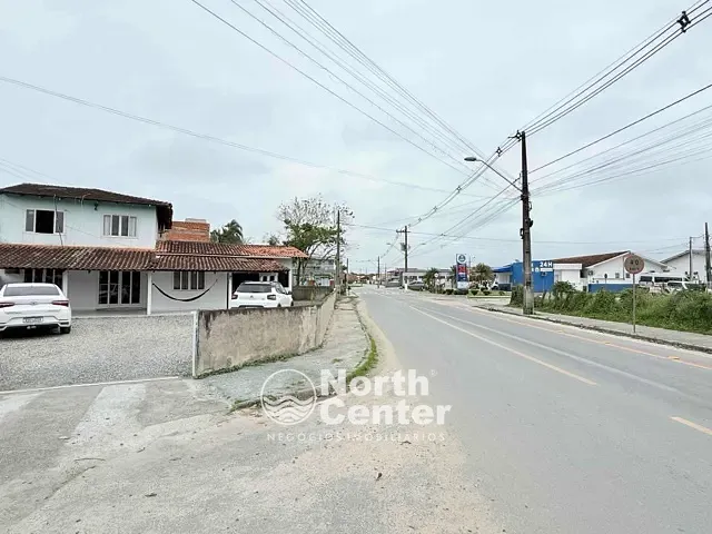 Sobrado com 357m² 3 quartos e 3 banheiros, à venda, no bairro Centro em Balneário Barra do Sul