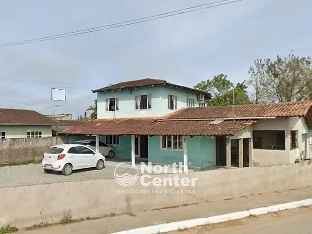 Sobrado com 357m² 3 quartos e 3 banheiros, à venda, no bairro Centro em Balneário Barra do Sul