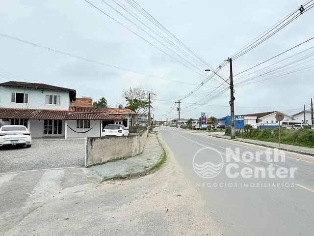 Sobrado com 357m² 3 quartos e 3 banheiros, à venda, no bairro Centro em Balneário Barra do Sul