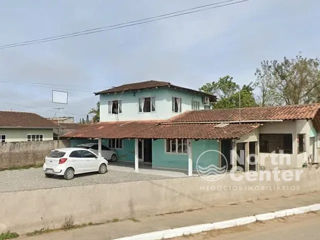 Sobrado com 357m² 3 quartos e 3 banheiros, à venda, no bairro Centro em Balneário Barra do Sul