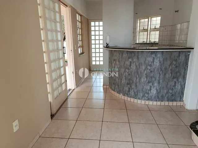 Sobrado com 176m² 3 quartos e 2 banheiros, à venda ou para alugar, no bairro Jardim Resek II em Artur Nogueira