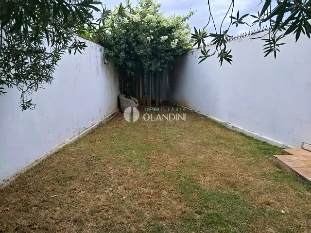 Sobrado com 176m² 3 quartos e 2 banheiros, à venda ou para alugar, no bairro Jardim Resek II em Artur Nogueira