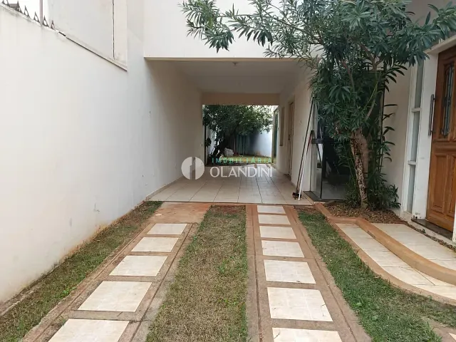 Sobrado com 176m² 3 quartos e 2 banheiros, à venda ou para alugar, no bairro Jardim Resek II em Artur Nogueira