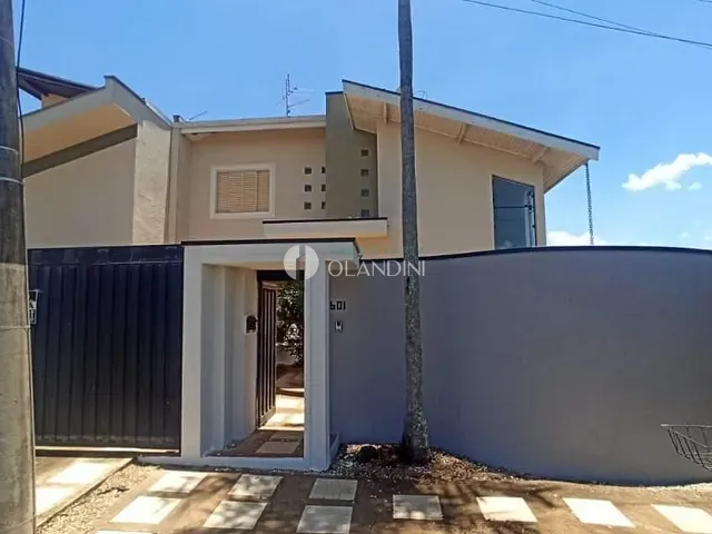Sobrado com 176m² 3 quartos e 2 banheiros, à venda, no bairro Jardim Resek II em Artur Nogueira