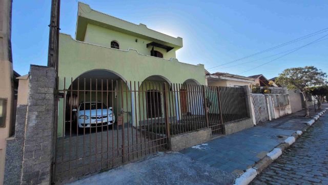 Sobrado com 217m² 3 quartos e 2 banheiros, à venda, no bairro Jardim Boa Vista em Pindamonhangaba
