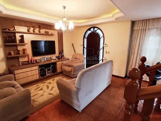 Sobrado com 219m² 4 quartos e 2 banheiros, à venda, no bairro Fazendinha em Curitiba