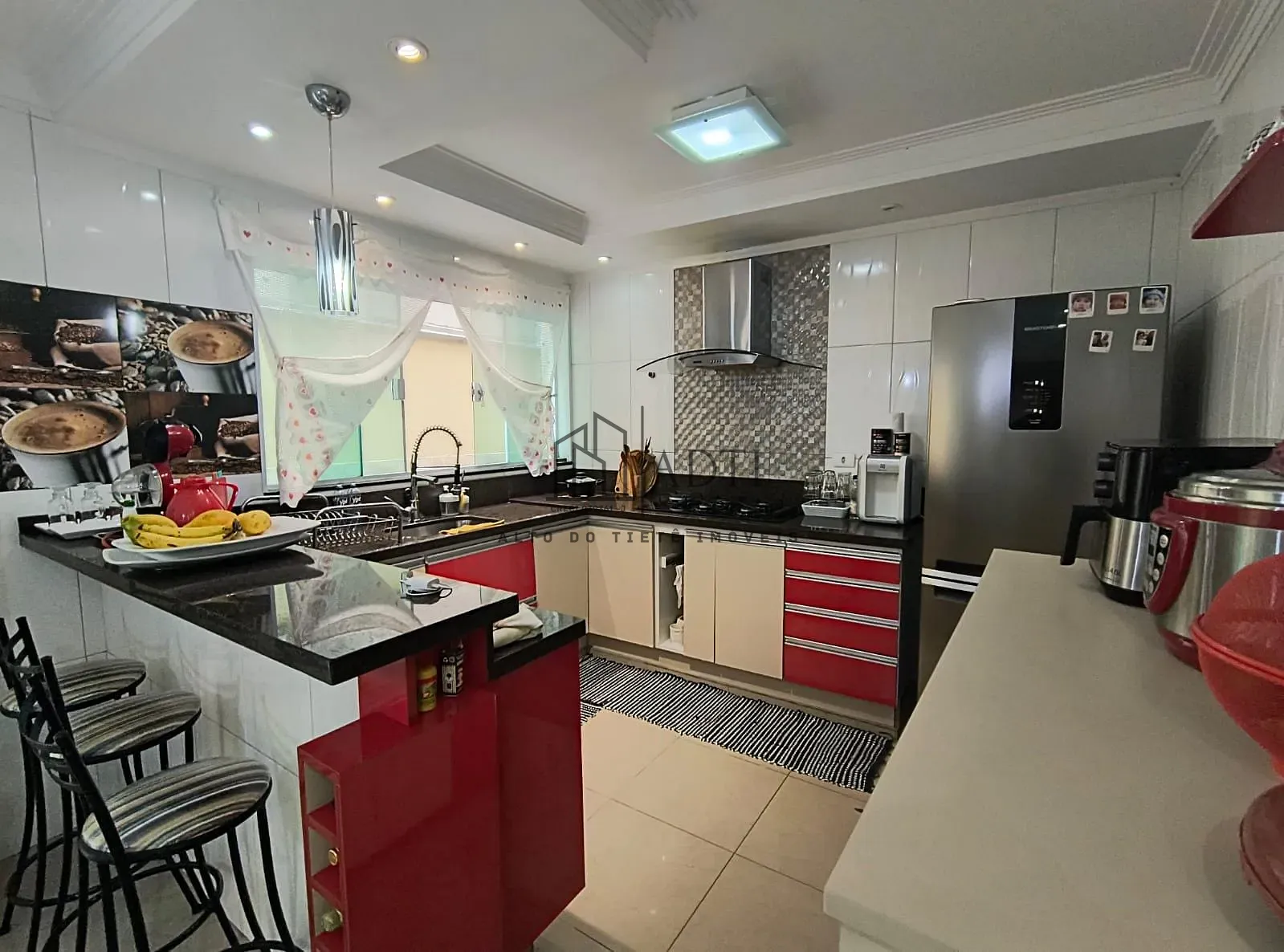 Sobrado, 4 quartos, 238 m² - Foto 1