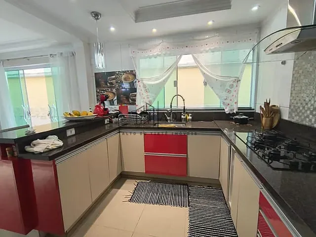 Sobrado com 125m² 4 quartos e 3 banheiros, à venda, no bairro Jardim Rubi em Mogi das Cruzes