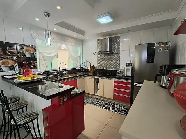 Sobrado com 125m² 4 quartos e 3 banheiros, à venda, no bairro Jardim Rubi em Mogi das Cruzes