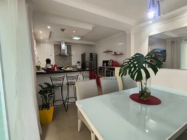 Sobrado com 125m² 4 quartos e 3 banheiros, à venda, no bairro Jardim Rubi em Mogi das Cruzes