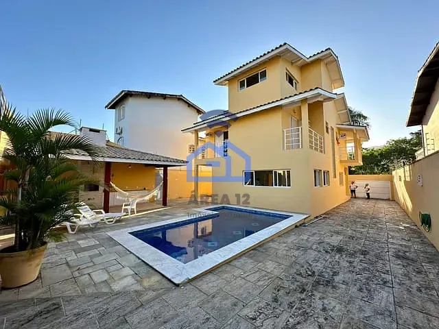 Sobrado com 480m² 4 quartos e 5 banheiros, à venda, no bairro Jardim Primavera em Caraguatatuba