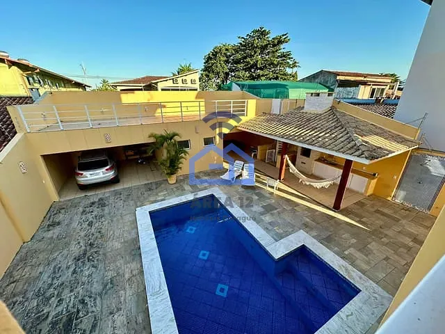 Sobrado com 480m² 4 quartos e 5 banheiros, à venda, no bairro Jardim Primavera em Caraguatatuba