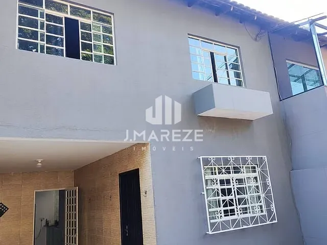 Sobrado 3 quartos e 2 banheiros, à venda, no bairro Vila São Carlos em Apucarana