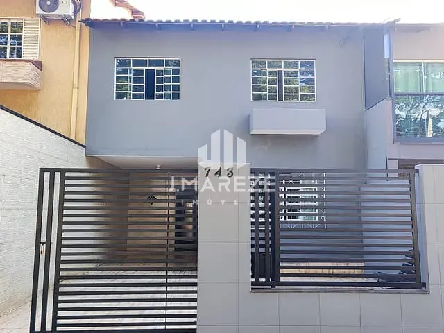 Sobrado 3 quartos e 2 banheiros, à venda, no bairro Vila São Carlos em Apucarana